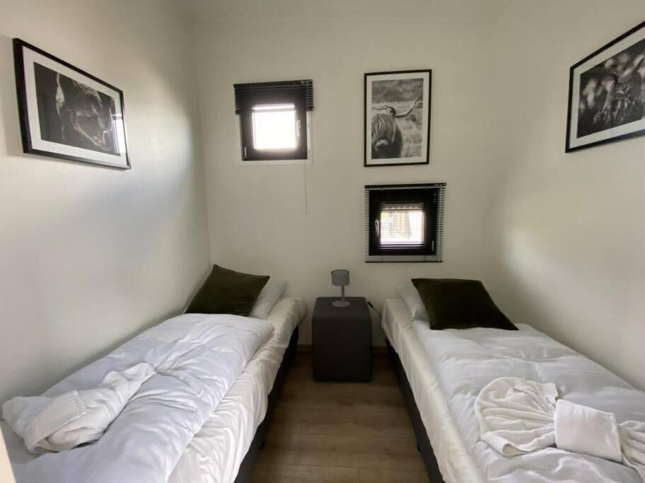Tiny Vakantiehuis Aan Het Water Met Eigen Steiger En Airco Kampen Esterno foto