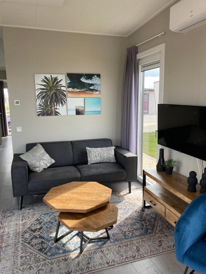 Tiny Vakantiehuis Aan Het Water Met Eigen Steiger En Airco Kampen Esterno foto