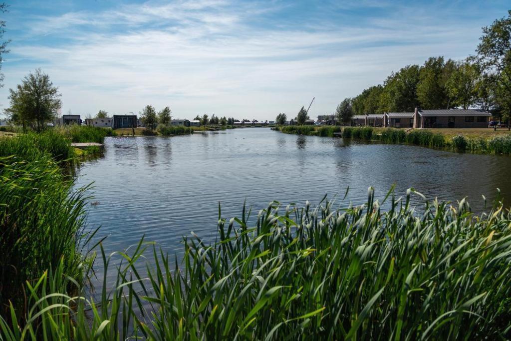Tiny Vakantiehuis Aan Het Water Met Eigen Steiger En Airco Kampen Esterno foto