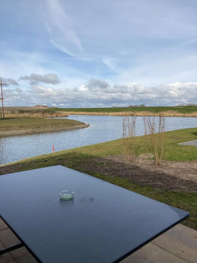 Tiny Vakantiehuis Aan Het Water Met Eigen Steiger En Airco Kampen Esterno foto